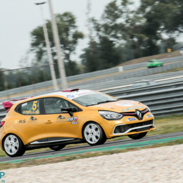 Renault Clio Cup comes in a full strength