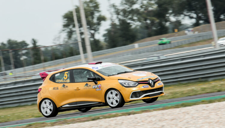 Renault Clio Cup comes in a full strength