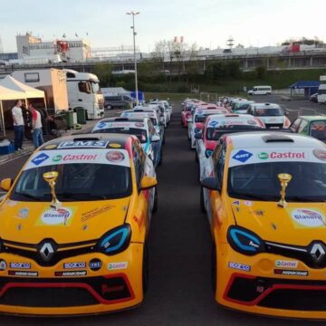 Brothers fight in Twingo Cup