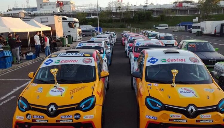 Brothers fight in Twingo Cup