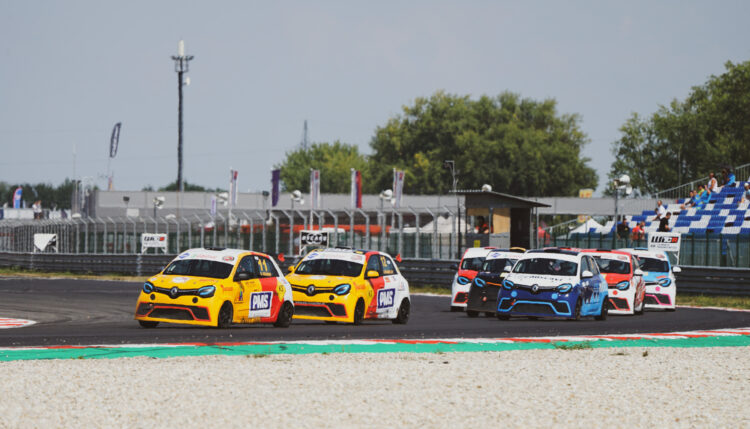 Cruze Cup is decided, while there is still a three-way battle in Twingo Cup