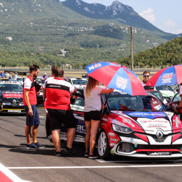 Michal Makeš late winner of Clio Cup