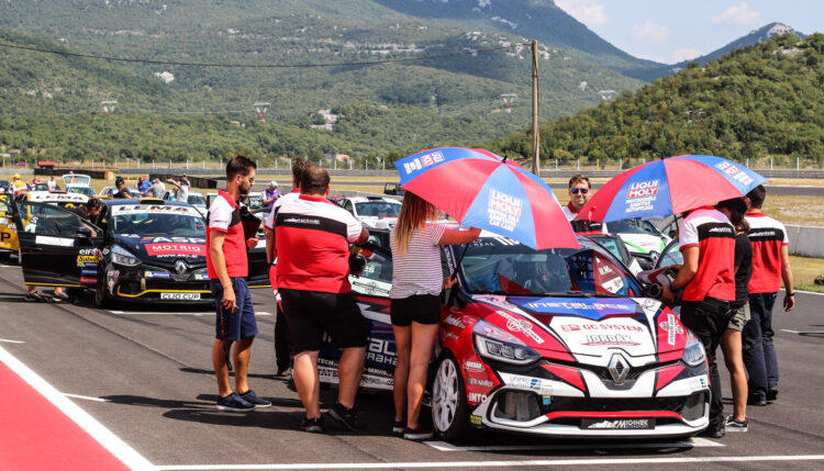 Michal Makeš late winner of Clio Cup