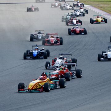 Record Number of Participants in Formula Race Marked by Duel Zeller vs. Šafář