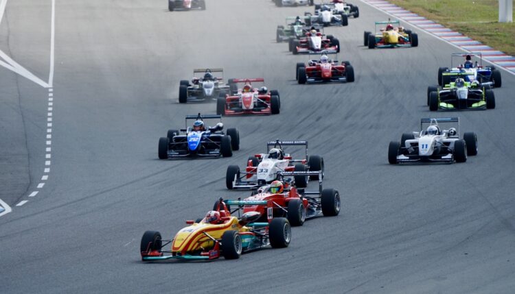 Record Number of Participants in Formula Race Marked by Duel Zeller vs. Šafář