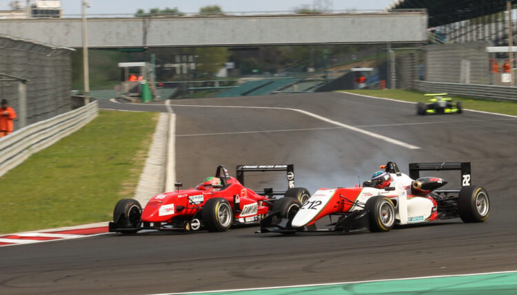 Paolo Brajnik did not crack under pressure and won the Formula race