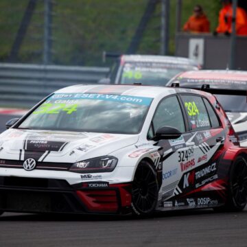 Successful debut for Jáchym Galáš in ESET TCR