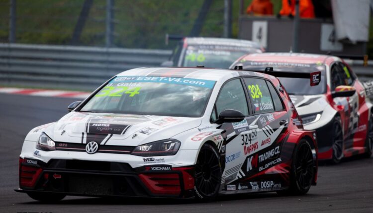 Successful debut for Jáchym Galáš in ESET TCR