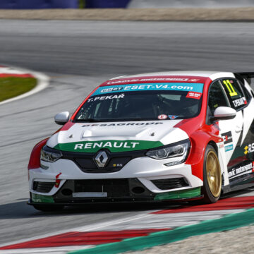 Tomáš Pekař wins in a dramatic ESET TCR race