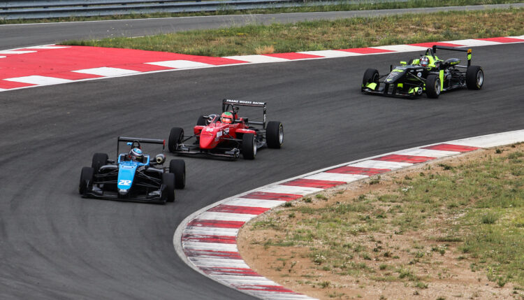 Formula 3 Dominated by Tom Beckhäuser