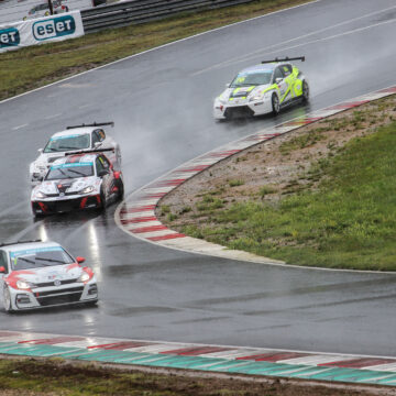 ESET TCR: Thrilling Spectacle in the Rain and Victories for Galáš and Vesnic