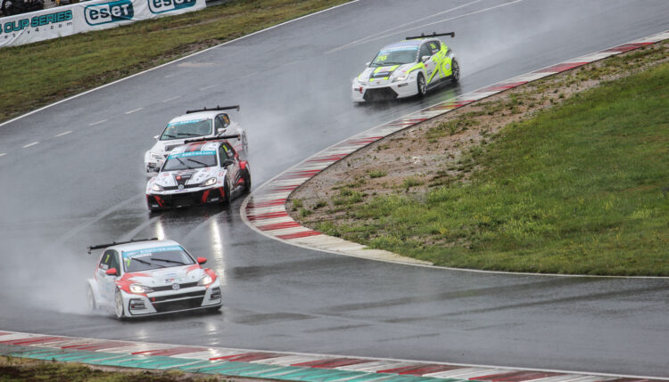 ESET TCR: Thrilling Spectacle in the Rain and Victories for Galáš and Vesnic