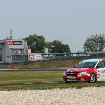 Bröker becomes new Chevrolet Cruze Eurocup leader