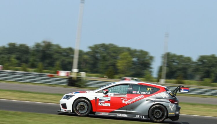 Vesnič wins the first TCR race at Slovakia Ring