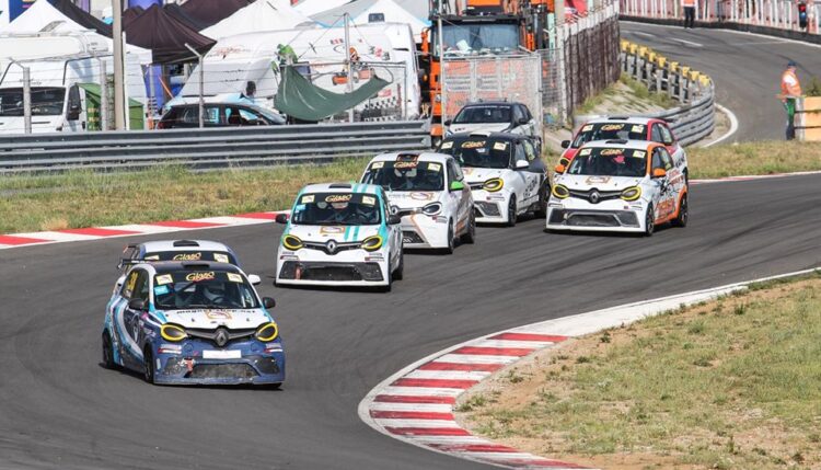 Robida and Ivanuša victorious in Twingo Cup