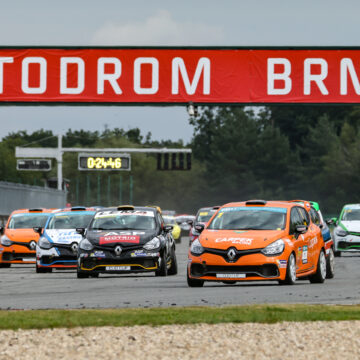 Who is going to take 2nd place in Renault Clio Cup?