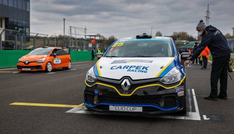 A hunt on Sandström in Clio Cup Bohemia