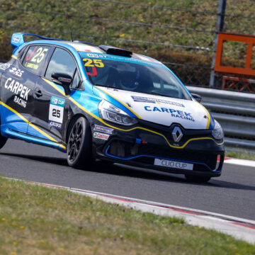 Sandström remains unbeaten in race 2