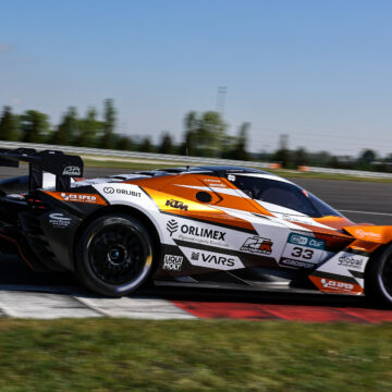 Miniberger with KTM X-Bow GTX wins first sprint