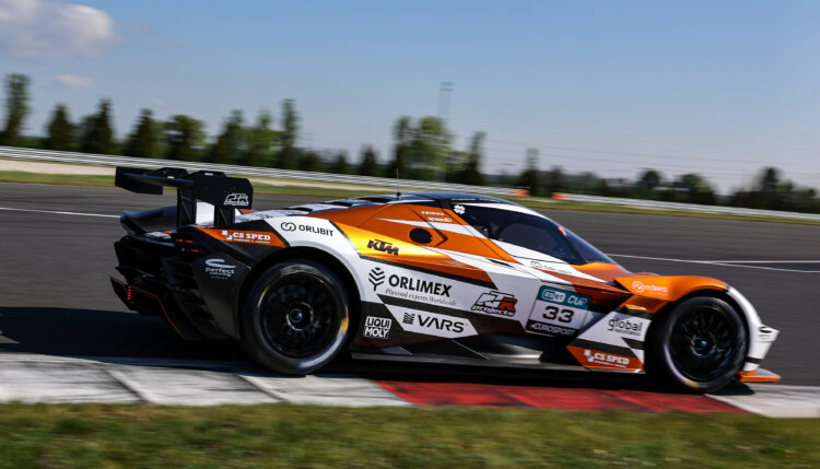 Miniberger with KTM X-Bow GTX wins first sprint