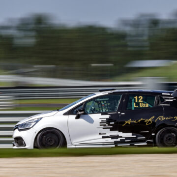 Lukáš Uxa returns to the Clio Cup. He wants to have fun