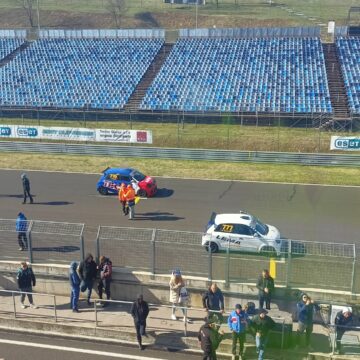 Matej Ivanuša won the second race of the Twingo Cup behind the safety car