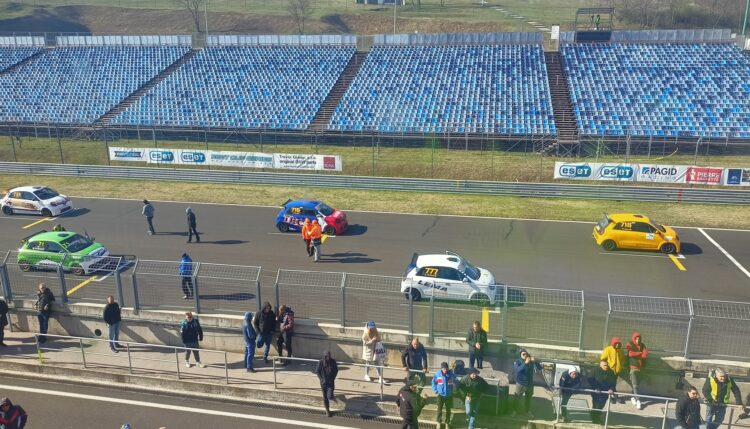 Matej Ivanuša won the second race of the Twingo Cup behind the safety car