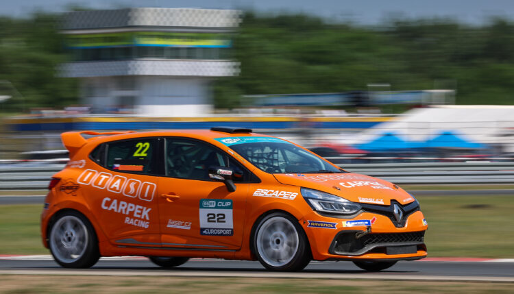 Tomáš Pekař won Clio Cup race, penalized Tobiash Poschik was second after a great chase