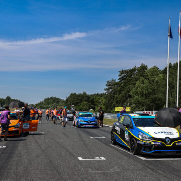 Tobias Poschik won the second race of the Clio Cup