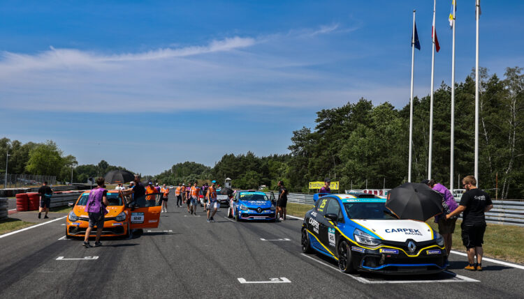 Tobias Poschik won the second race of the Clio Cup