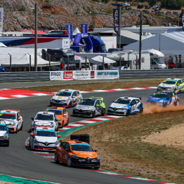 Who will be the favourite in the Clio Cup? The first race of the season will give a clue