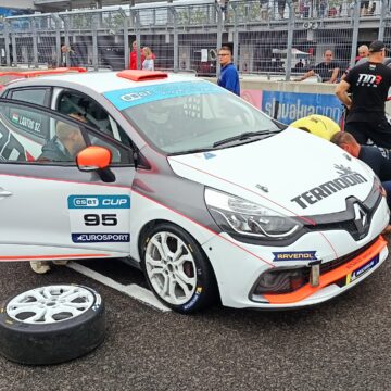 Szabolcs Lantos kept his Clio Cup title hopes alive