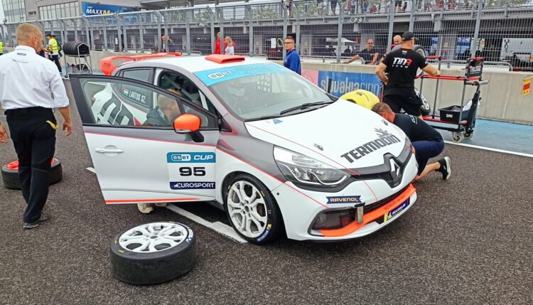 Szabolcs Lantos kept his Clio Cup title hopes alive