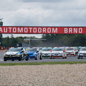 Opportunity for victory opens up in the Clio Cup at Brno