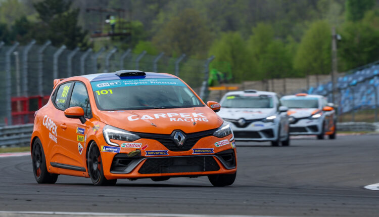 Pekař and Kadlečík to arrive at Slovakia Ring as leaders of Clio Cup