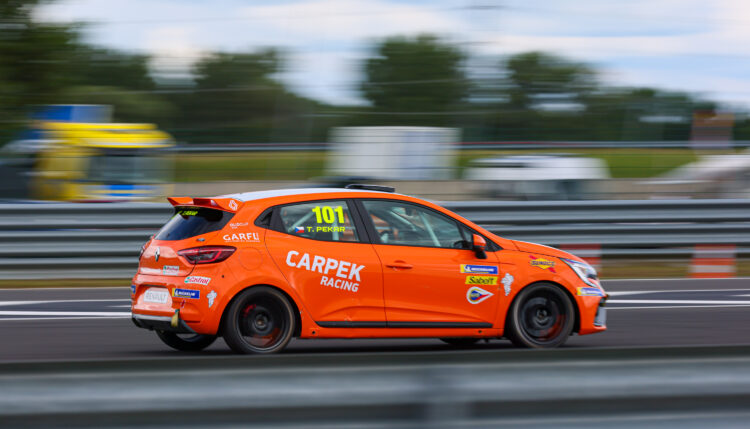 Pekař and Kadlečík win first race of Clio Cup at Slovakia Ring