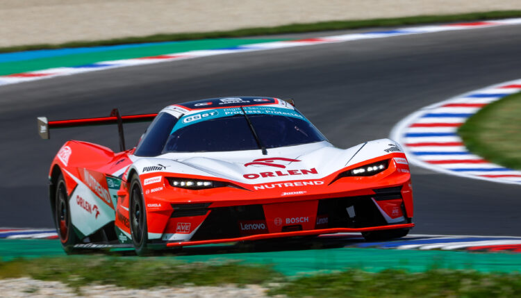 Orlen Janík Motorsport team reaches podium again, mechanics worked overnight