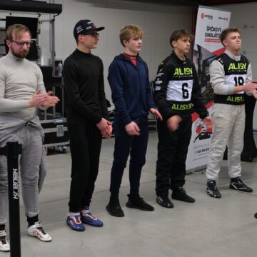 Formula Star competition attracts dozens of young talents, winner earns a season in the Twingo Cup